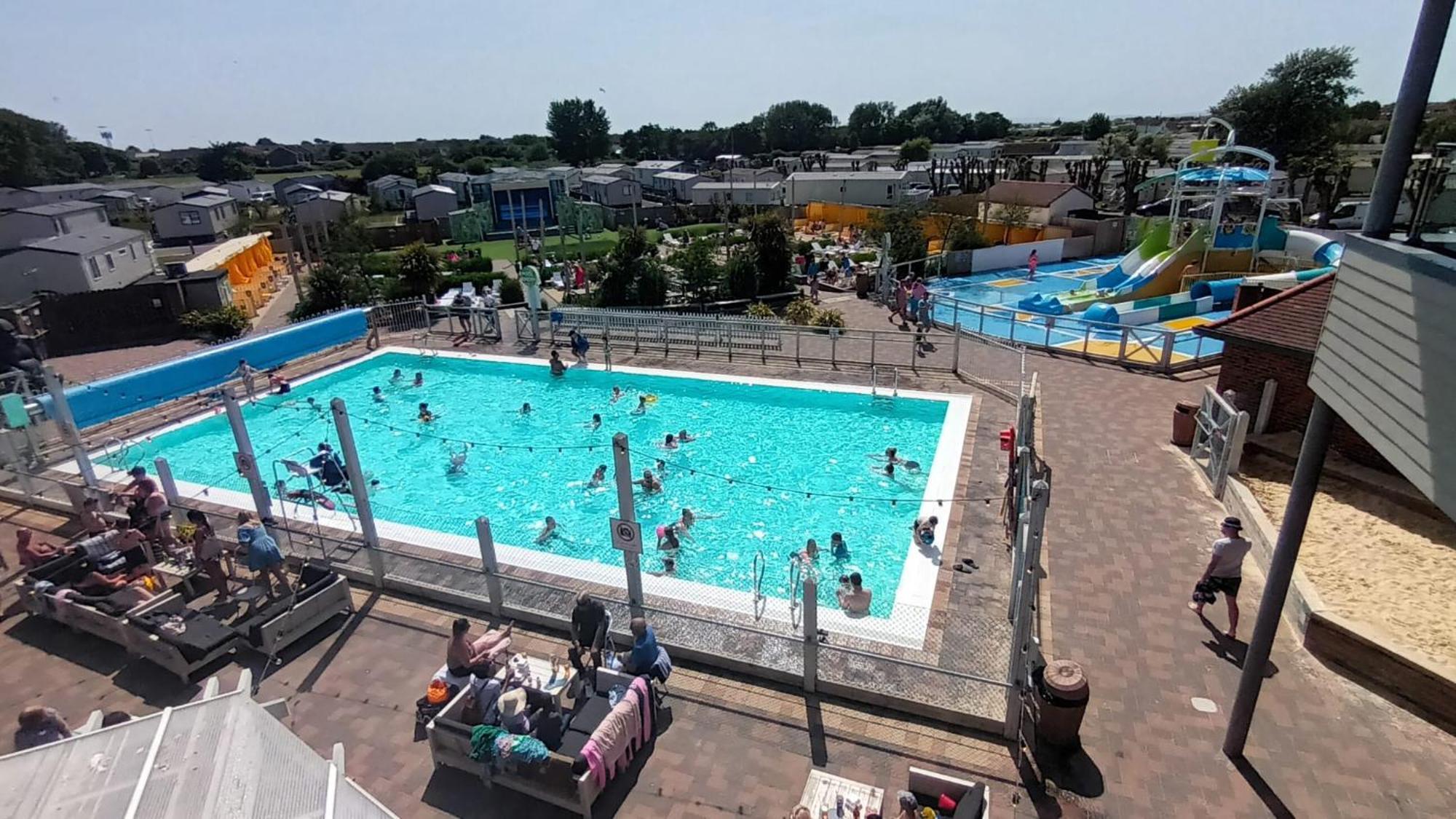 Cwtch, White Horse, Seal Bay Resort Selsey Buitenkant foto